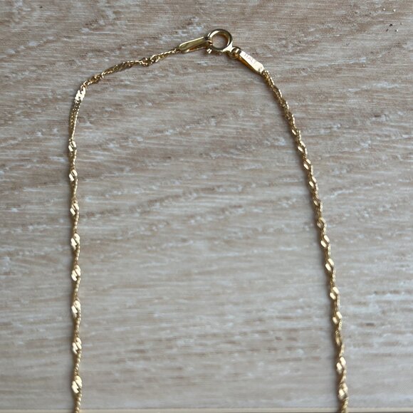 Vintage 14kt Gold 3-Dimensional Diamond Cut Out Pineapple Pendant Necklace - Picture 4 of 11